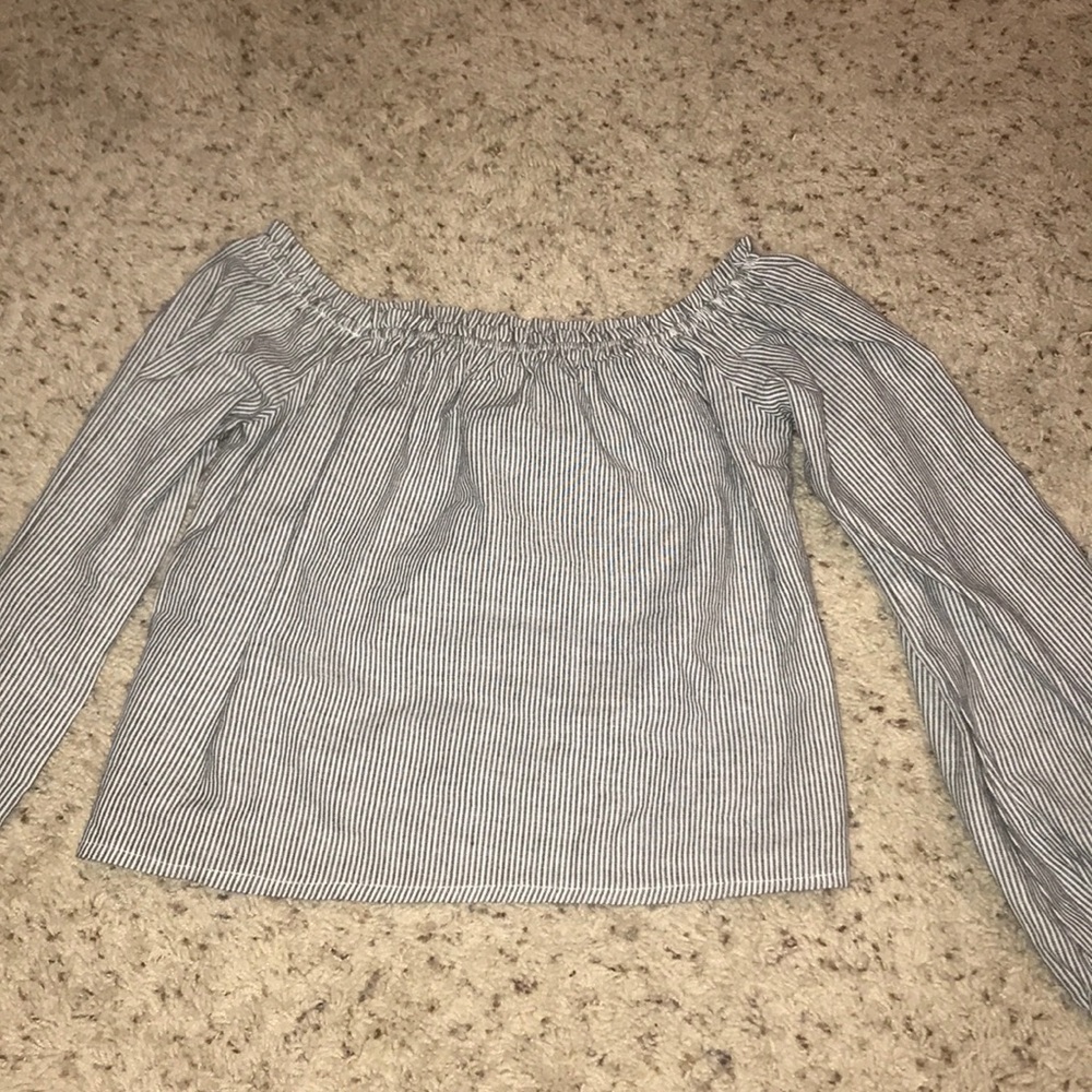 Long sleeve, off shoulder shirt
